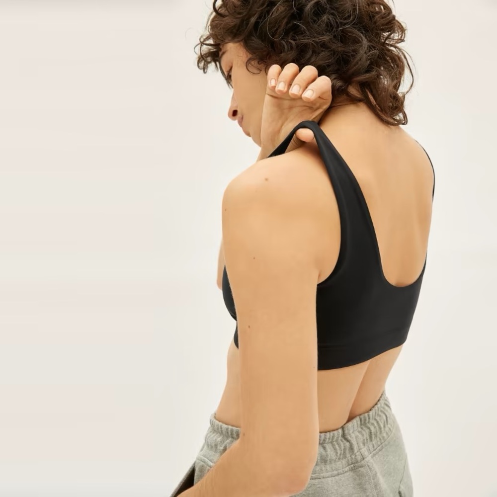 Everlane The Perform Bra Black Size Small NWT - Picture 4 of 8